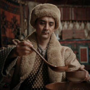 Suratda mushuk korsatilgan